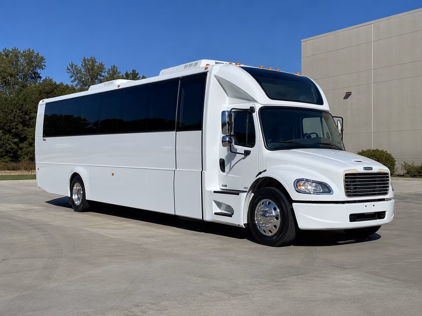chino 28 passenger party bus